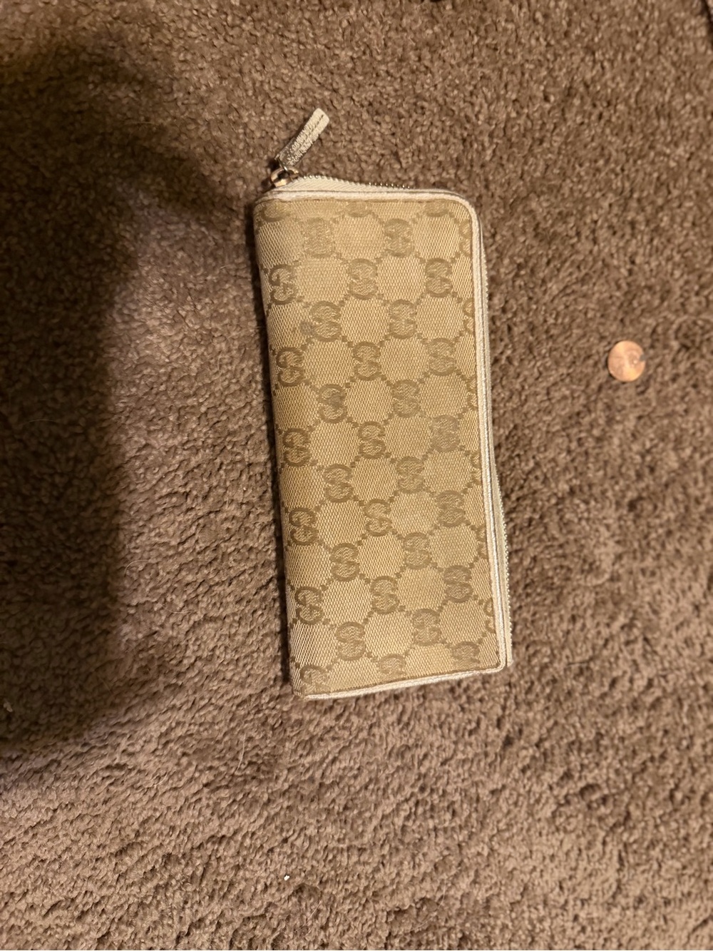 Gucci Tan Monogram Canvas - Picture 9 of 9